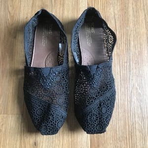 Women’s Toms shoes size 10